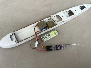 Micro RC Receiver connected to 1S LiPo battery for power